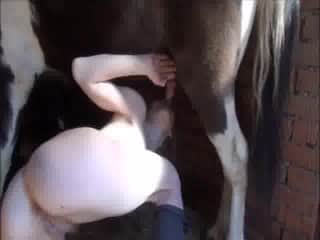 Blonde lady is going down on her horse